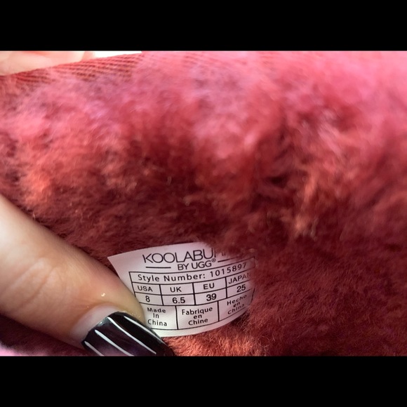 ❌SOLD❌Maroon tasseled Uggs - Picture 2 of 4